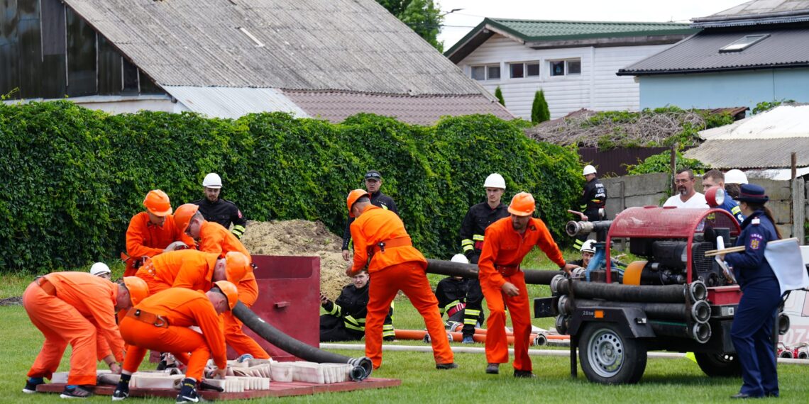 FOTO Etaja județeană a concursurilor Serviciilor Voluntare/Private pentru Situații de Urgență din județul Suceava s-a desfășurat pe Stadionul ”1 Mai” din municipiul reședință de județ