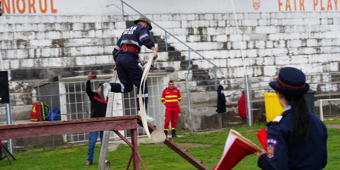 FOTO Etaja județeană a concursurilor Serviciilor Voluntare/Private pentru Situații de Urgență din județul Suceava s-a desfășurat pe Stadionul ”1 Mai” din municipiul reședință de județ