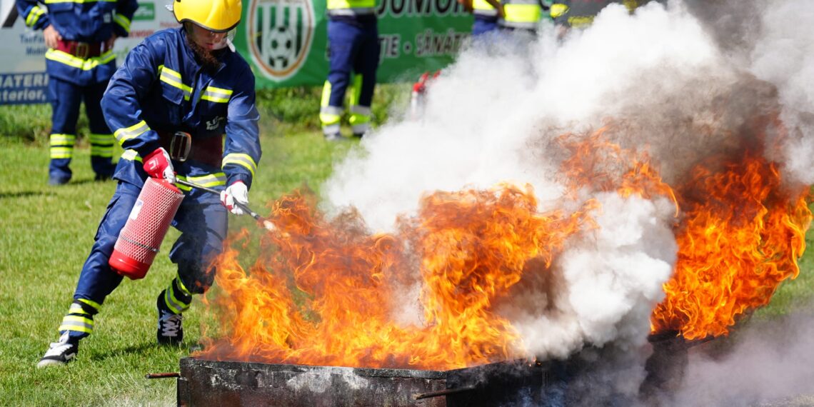 FOTO Etaja județeană a concursurilor Serviciilor Voluntare/Private pentru Situații de Urgență din județul Suceava s-a desfășurat pe Stadionul ”1 Mai” din municipiul reședință de județ