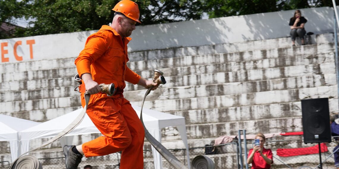 FOTO Etaja județeană a concursurilor Serviciilor Voluntare/Private pentru Situații de Urgență din județul Suceava s-a desfășurat pe Stadionul ”1 Mai” din municipiul reședință de județ