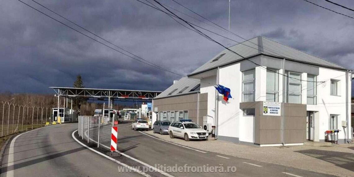 Autoturism radiat din circulație și cu numere de înmatriculare false, oprit la ieșirea din România