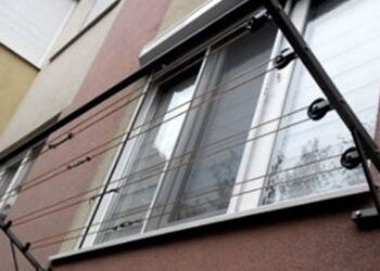 O suceveancă a ajuns la spital, după ce a căzut de la etajul I al unui bloc din cartierul George Enescu, în timp ce întindea niște rufe la uscat