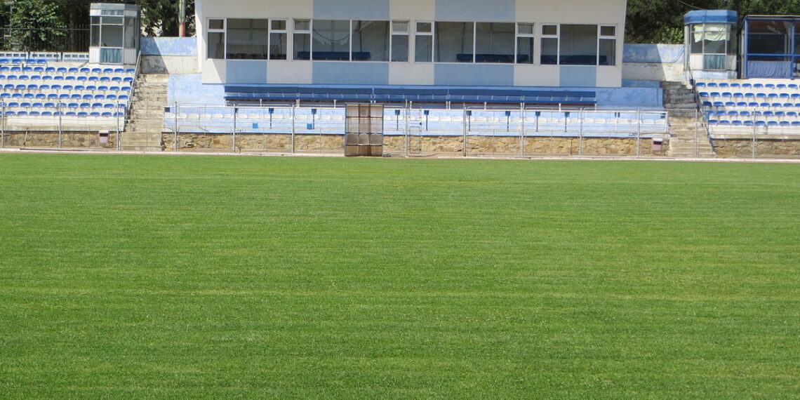 Primăria Suceava plătește circa 7.500 de euro pentru închirierea unui cilindru compactor. Acesta va fi folosit pentru cilindrarea gazonului de pe terenul de fotbal al stadionului Areni