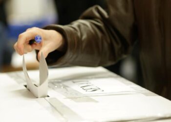 Fraudă la vot, într-o secție de votare din Slatina. O femeie domiciliată în municipiul Suceava s-a pricopsit cu dosar penal