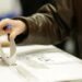 Fraudă la vot, într-o secție de votare din Slatina. O femeie domiciliată în municipiul Suceava s-a pricopsit cu dosar penal