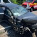 FOTO O copilă de 3 ani a murit într-un accident rutier pe drumul ce leagă Suceava de Fălticeni. Mama ei s-a izbit cu mașina într-un cap de pod după ce s-a întors către fiica sa