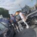 FOTO Doi șoferi din Botoșani, implicați într-un accident rutier în fața magazinului Penny din Dumbrăveni. Individul care a provocat accidentul a intrat cu tupeu în intersecție, sfidând regulile de circulație