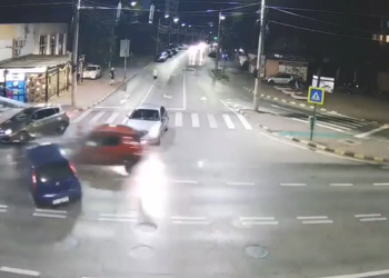 VIDEO Detalii despre accidentul rutier de la Nordic, provocat de o șoferiță ce nu a acordat prioritate unui tânăr care a încercat să decoleze cu o Dacia Spring
