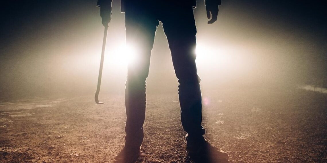 Un individ care și-a bătut cu ranga un coleg de la balastieră a scăpat basma curată, dar trebuie să îi plătească victimei daune de aproape 12.000 de lei