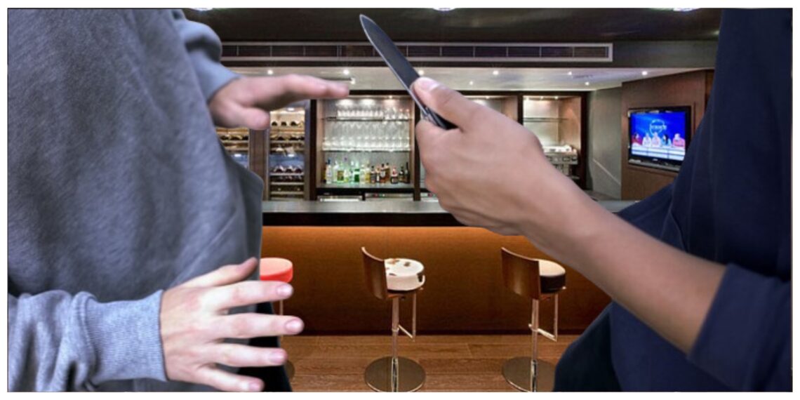 Bețiv din Zvoriștea, condamnat la nouă luni de închisoare cu suspendare pentru că a amenințat un barman cu cuțitul, cerând băutură pe caiet