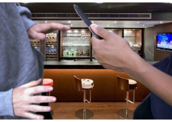 Bețiv din Zvoriștea, condamnat la nouă luni de închisoare cu suspendare pentru că a amenințat un barman cu cuțitul, cerând băutură pe caiet