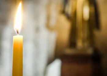 Un bărbat a fost găsit mort în curtea bisericii ”Înălțarea Sf. Cruci” din Pătrăuți, după un parastas