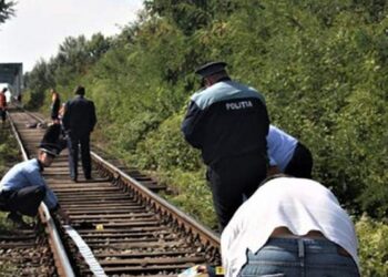 Incompetența angajaților de la DGASPC Cluj, cărora cafelele și bășitul scaunelor nu le permite să-și facă datoria, a ucis un adolescent de 16 ani. Copilul s-a aruncat în fața unui tren, în Gura Humorului, săturându-se să fie terorizat de tatăl său fără ca nimeni să-l ajute