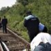 Incompetența angajaților de la DGASPC Cluj, cărora cafelele și bășitul scaunelor nu le permite să-și facă datoria, a ucis un adolescent de 16 ani. Copilul s-a aruncat în fața unui tren, în Gura Humorului, săturându-se să fie terorizat de tatăl său fără ca nimeni să-l ajute