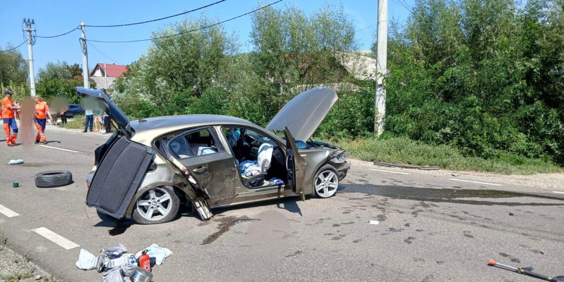 FOTO Accident rutier cu trei autoturisme implicate, pe raza localității Bunești