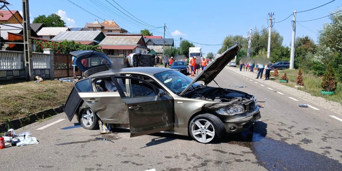 FOTO Accident rutier cu trei autoturisme implicate, pe raza localității Bunești