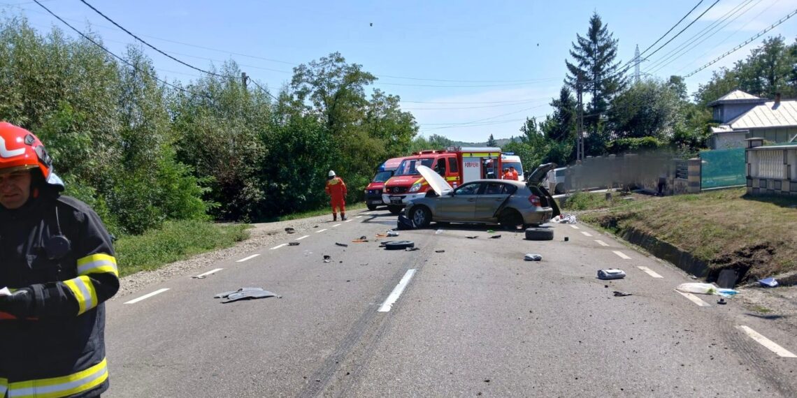 FOTO Accident rutier cu trei autoturisme implicate, pe raza localității Bunești