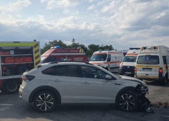 FOTO Planul Roșu de Intervenție, activat la Cumpărătura pentru un accident rutier. 12 persoane au fost implicate, dintre care șase minori