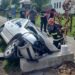 FOTO Un autoturism în care se aflau patru persoane s-a izbit într-un podeț din Falcău