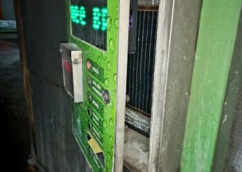 Jandarmii l-au prins în flagrant pe un sucevean în timp ce spărgea cititorul de bancnote al unei spălătorii de tip ”self wash”