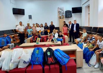 FOTO Activități de distribuire ghiozdane și rechizite și măsurile pentru creșterea gradului de siguranță în zona unităților de învățământ în vederea începerii noului an școlar 2024 – 2025