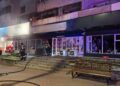 FOTO Incendiu izbucnit la magazinul Unicarm din zona Mărășești, la miezul nopții. Pompierii au intervenit cu trei autospeciale de stingere