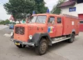 Un bărbat a furat mașina pompierilor voluntari din Frătăuții Vechi, fabricată în 1976, și a abandonat-o pentru că nu a reușit să-i oprească semnalele acustice