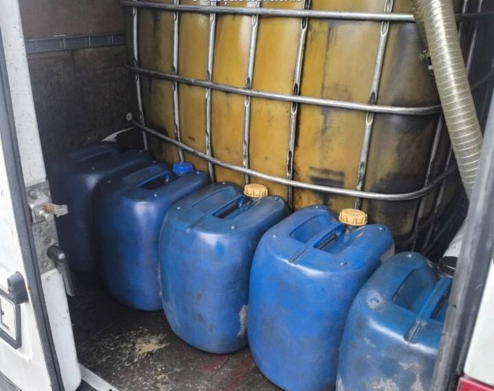 FOTO Polițiștii din Marginea au indisponibilizat o autoutilitară și au confiscat peste 2 tone de motorină