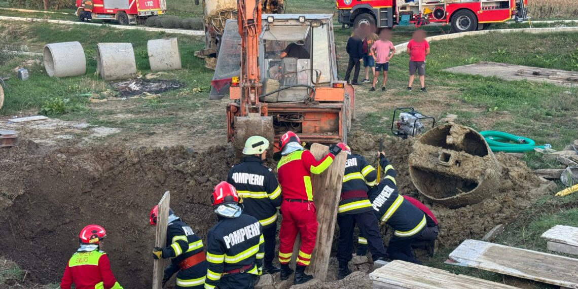 VIDEO Un bărbat din Adâncata a murit îngropat de viu în timp ce săpa o fântână în propria curte. Trupul acestuia a fost găsit abia după aproape 10 ore de săpături