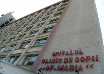 O copilă de 11 luni a ajuns la spital, după ce a băut detartrant. Micuța a fost transferată la Spitalul Clinic de Urgență pentru Copii ”Sfânta Maria” Iași