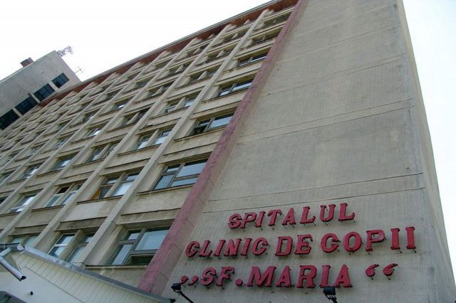 O copilă de 11 luni a ajuns la spital, după ce a băut detartrant. Micuța a fost transferată la Spitalul Clinic de Urgență pentru Copii ”Sfânta Maria” Iași
