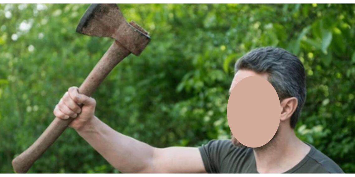 Un dezaxat bețiv din zona Mălini, care și-a terorizat copiii bătându-i cu toporul și biciul și amenințându-i cu decapitarea și spânzurarea, a primit puțin peste 4 ani de închisoare. Micuții au ajuns în grija monstrului după ce mama lor a murit într-un accident rutier