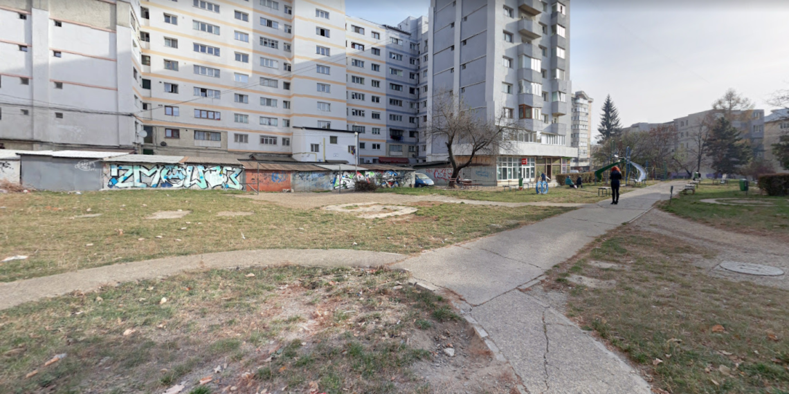 Un tânăr care a tâlhărit doi minori de 13 și 14 ani în parcul ”Bebelușul” din Suceava a fost condamnat la doi ani și opt luni de închisoare. Individul i-a buzunărit, le-a luat 80 de bani și le-a spus că le va tăia gâtul mamelor lor dacă nu primește banii și telefoanele minorilor