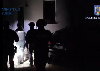 VIDEO Polițiștii suceveni efectuează 16 percheziții domiciliare în dosare de contrabandă și evaziune fiscală. Prejudiciul estimat este de peste 500.000 de lei