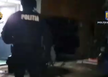 VIDEO O femeie și un bărbat din Suceava au fost săltați în ”Ziua Z” pentru trafic de droguri. Aceștia vindeau 3-CMC și 2MMC
