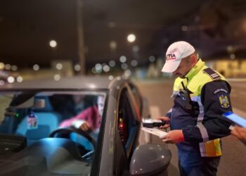 FOTO Urmărire în trafic, vehicul imobilizat și peste 100 de amenzi aplicate de polițiști în cadrul unei razii de amploare în zona Gura Humorului
