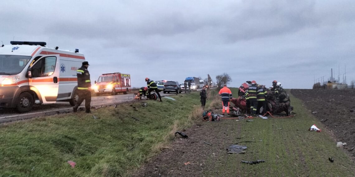 FOTO Tragedie rutieră pe DN2 (E85), pe raza comunei Grănicești. Planul Roșu de Intervenție activat după un accident cu cinci morți și doi copii răniți