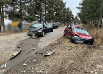 FOTO Accident rutier pe raza localității Neagra Șarului. Un bărbat în stare de inconștiență și o tânără au fost transportați la spital