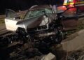 VIDEO Șofer începător, aproape de a provoca o tragedie după ce s-a izbit de un capăt de pod în Falcău. Șase tineri au ajuns la spital
