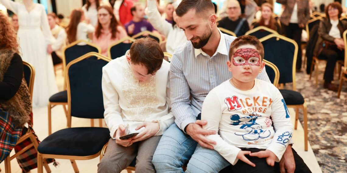 Andrei Bacoș face apel la comunitate pentru sprijinirea copiilor cu dizabilități prin donații către Asociația Umanitară ”Freamăt de Speranță”: ”Anca Craciun, eroina multor copii, se zbate singură să finalizeze un centru de terapie pentru acești copii speciali”