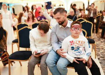 Andrei Bacoș face apel la comunitate pentru sprijinirea copiilor cu dizabilități prin donații către Asociația Umanitară ”Freamăt de Speranță”: ”Anca Craciun, eroina multor copii, se zbate singură să finalizeze un centru de terapie pentru acești copii speciali”