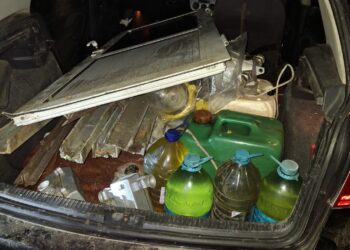 FOTO Jandarmii suceveni au prins un bărbat care a furat motorină, profile metalice, lămpi și o ușă de termopan de la Termica. Individul a recunoscut că a pregătit furtul de o lună