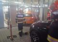 Un autoturism a intrat în vitrina unui magazin din Suceava, din zona Egros
