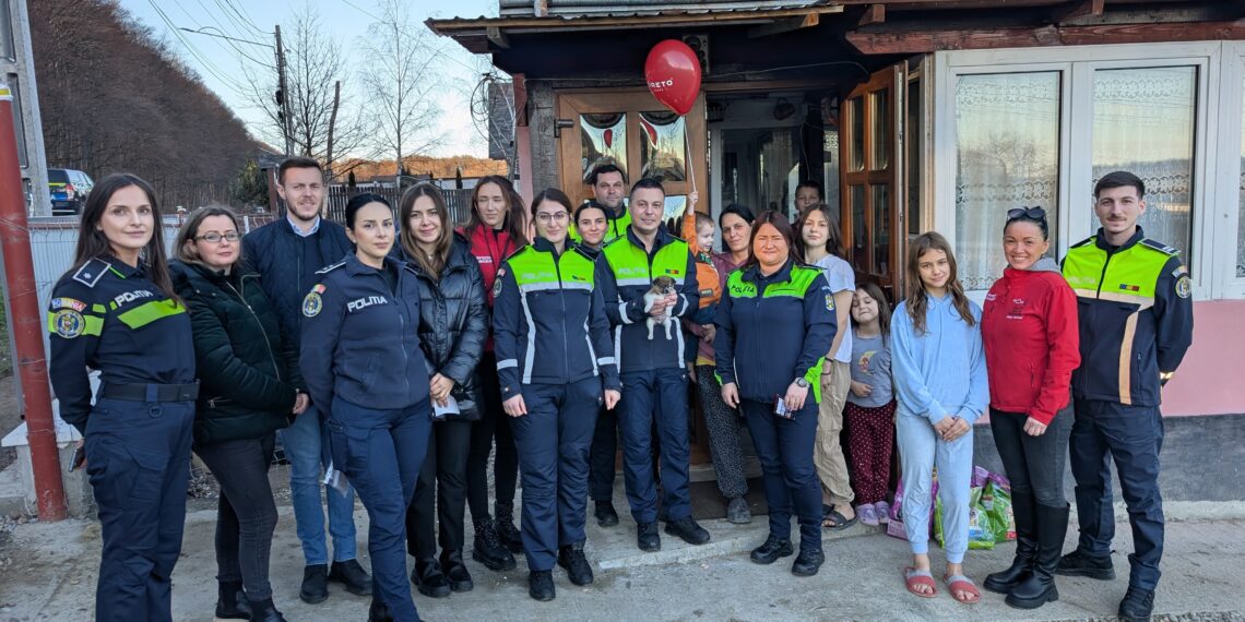 FOTO Polițiștii suceveni demarează o campanie de educare a populației privind protecție a animalelor cu ocazia sărbătorilor de iarnă