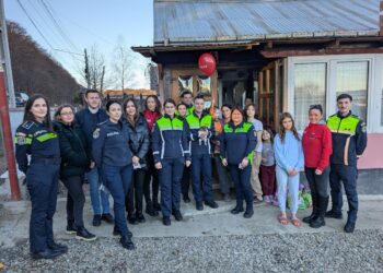 FOTO Polițiștii suceveni demarează o campanie de educare a populației privind protecție a animalelor cu ocazia sărbătorilor de iarnă
