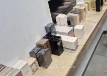130 de parfumuri susceptibile a fi contrafăcute, în valoare de aproximativ 64.000 de lei, descoperite la PTF Siret
