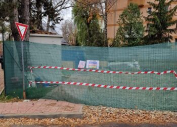 FOTO Primăria Suceava amendează cu 10.000 lei firma care voia să construiască un bloc pe Mărășești și îi retrage concesiunea: ”Investitorul a împrejmuit suprafața concesionată fără să aibă autorizație de construire pentru împrejmuire”