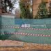 FOTO Primăria Suceava amendează cu 10.000 lei firma care voia să construiască un bloc pe Mărășești și îi retrage concesiunea: ”Investitorul a împrejmuit suprafața concesionată fără să aibă autorizație de construire pentru împrejmuire”