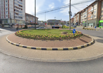 Un șofer beat a provocat un accident rutier la intrarea în sensul giratoriu din fața restaurantului Mc Donalds din Suceava