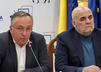 Primăria Suceava și USV analizează mai multe probe de mâzgă și de sare folosită de operatorul de salubritate, pentru a afla cauza străzilor alunecoase din municipiul reședință de județ: ”Deplasarea nu se desfășoară în condiții de siguranță, autoturismele derapează și la viteze sub limita legală impusă”